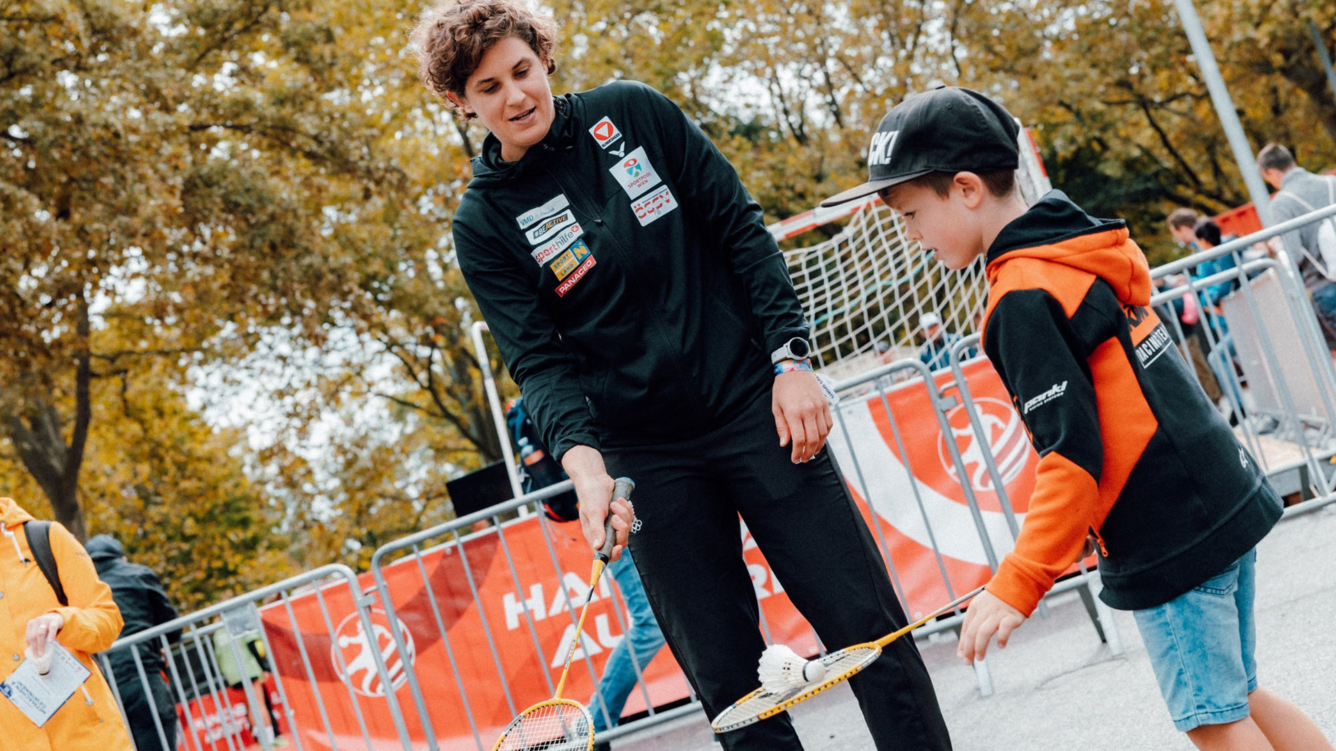 Katrin Neudolt erklärt Badminton