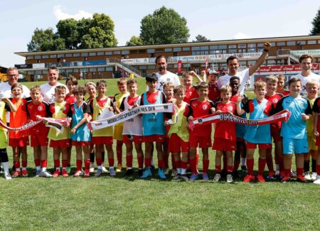 Ralf Rangnick mit den U14-Talenten
